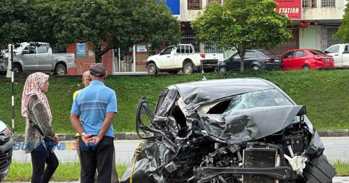 Nahas kereta bertembung treler, suami isteri maut