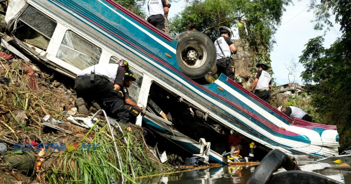 51 maut, bas terjunam ke dalam gaung