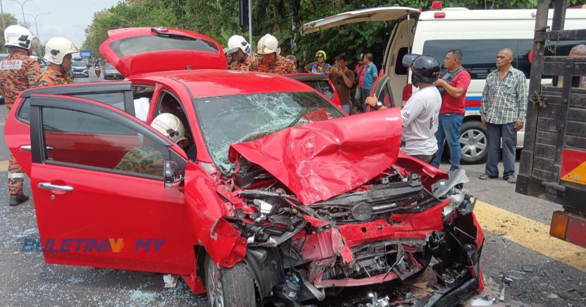 Wanita warga emas maut, kereta dipandu terlanggar lori