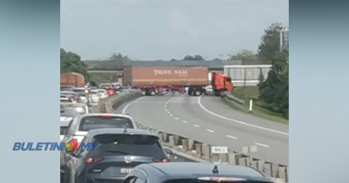 Treler melintang, lebuhraya sesak lebih 10km