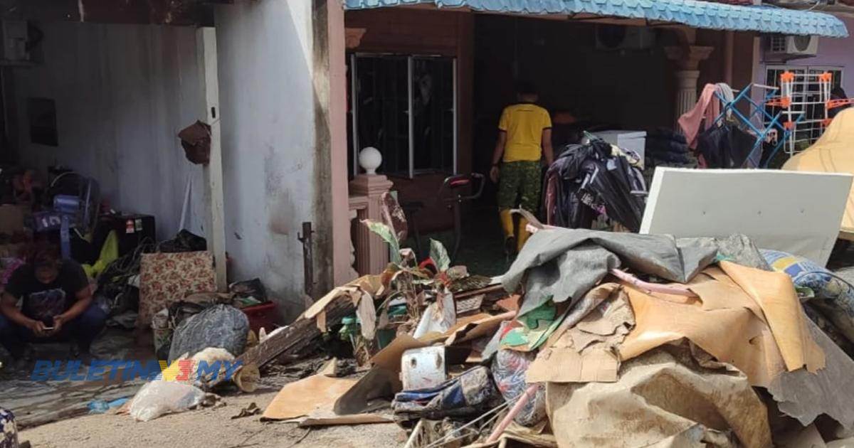 ‘Air cecah paras dada, saya berpaut pada sofa’ – mangsa banjir Jelebu