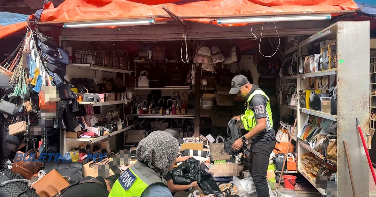 ‘Petaling Street’ digempur, KPDN rampas 5,500 pelbagai barangan tiruan