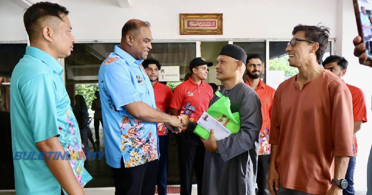 Ahli Parlimen Sungai Buloh serah gaji, elaun untuk 6 surau