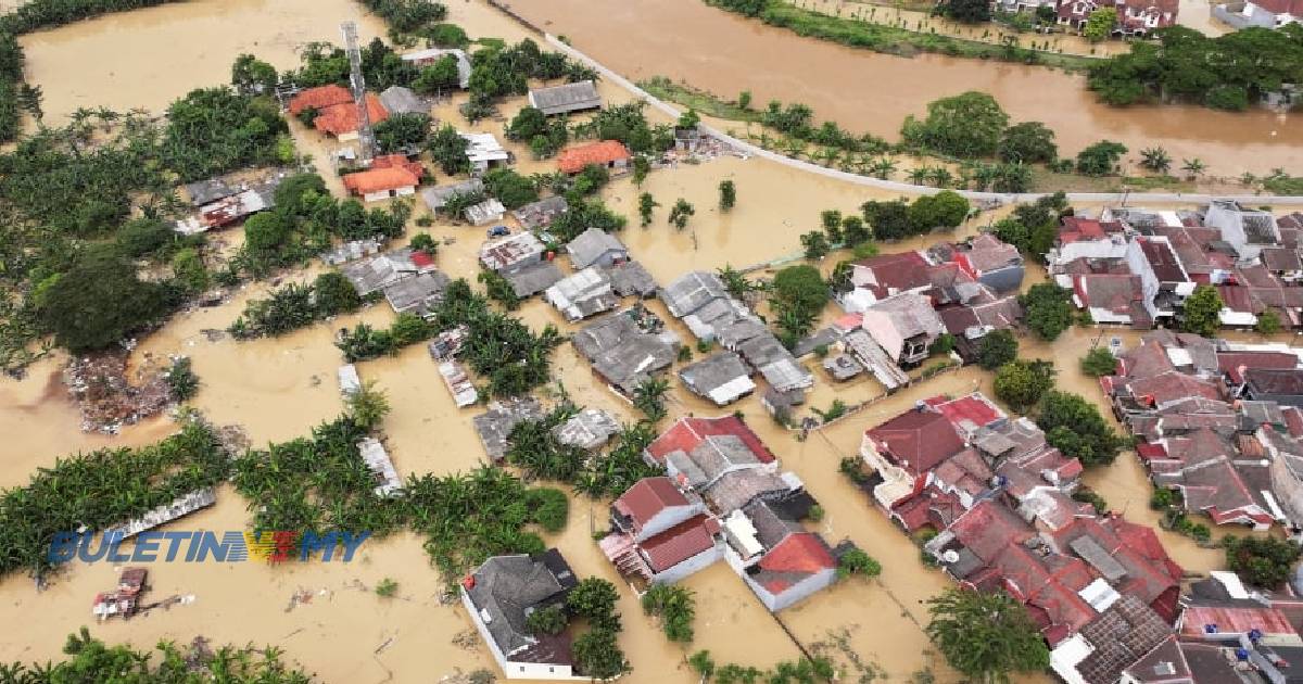 Jakarta, Bekasi banjir, ribuan dipindahkan