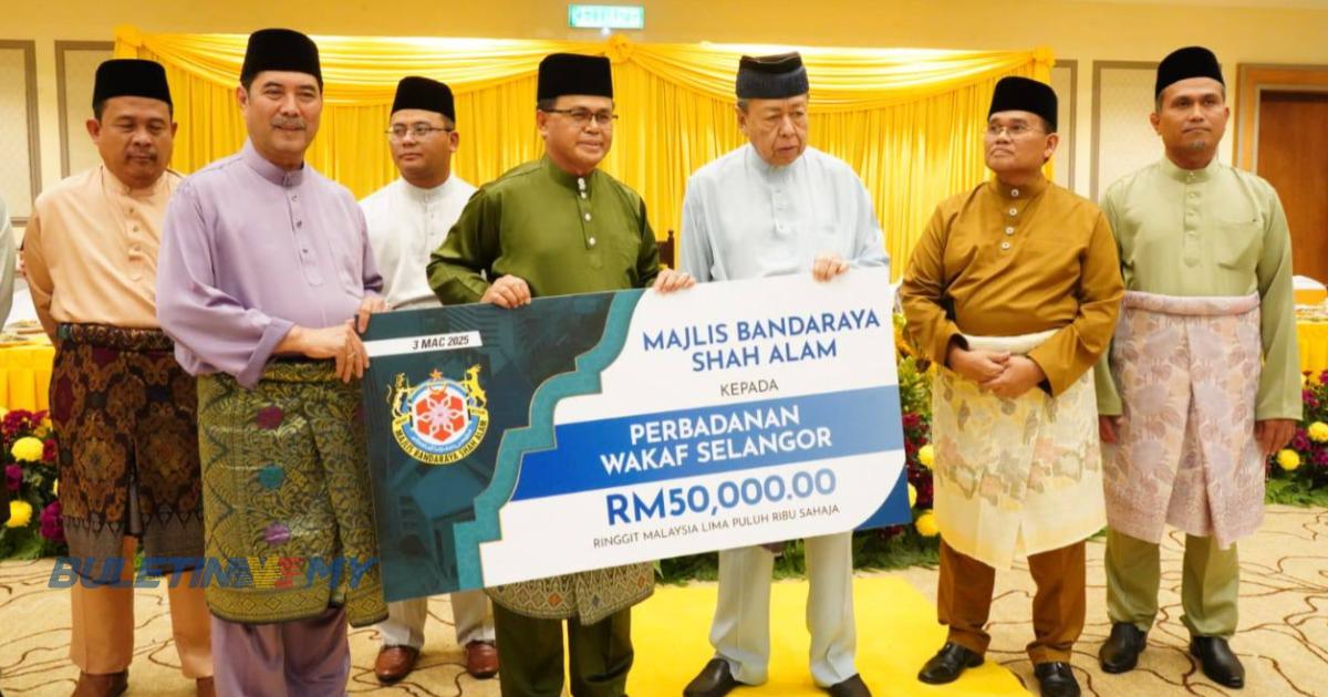 Sultan Selangor berkenan terima sumbangan wakaf bernilai RM400,000