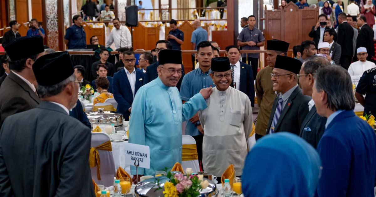 PM berbuka puasa di Parlimen, tunaikan solat Tarawih di Masjid Bukit Aman