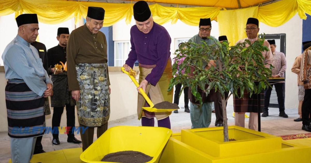 Sultan Nazrin Rasmi Masjid Tuminah Hamidi di Bagan Datuk