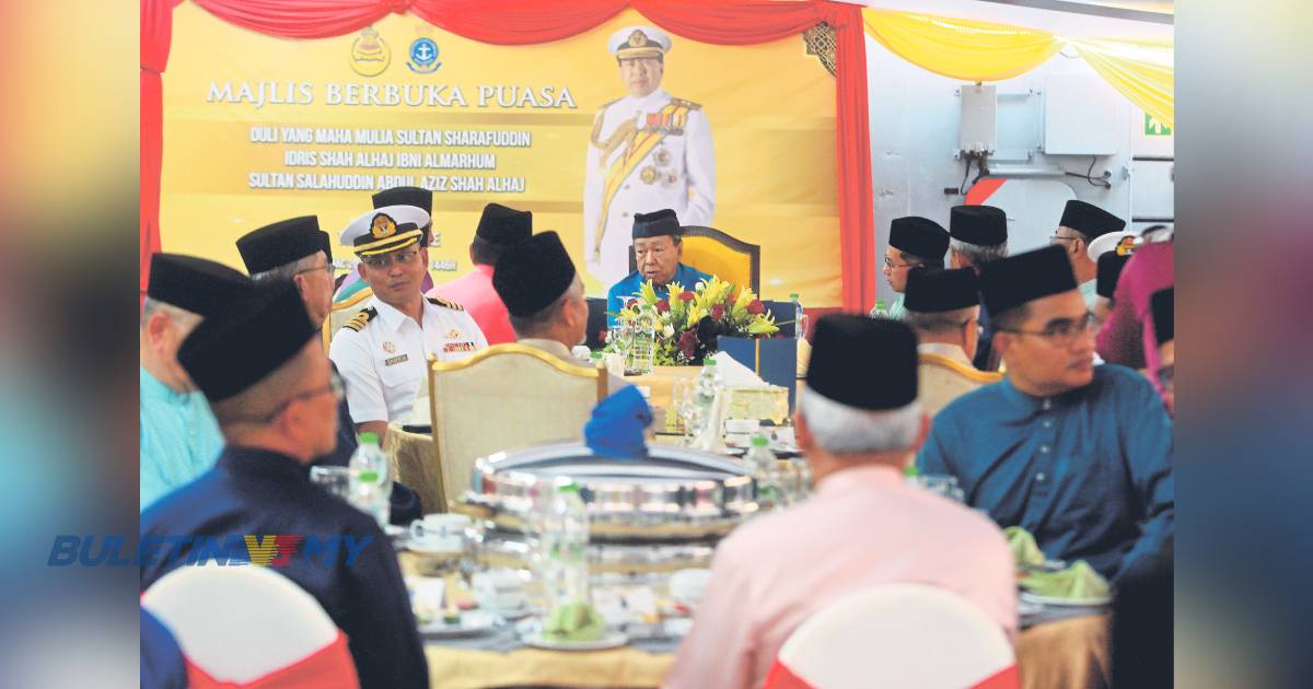 Sultan Selangor berkenan berbuka puasa dengan warga TLDM di Pulau Indah